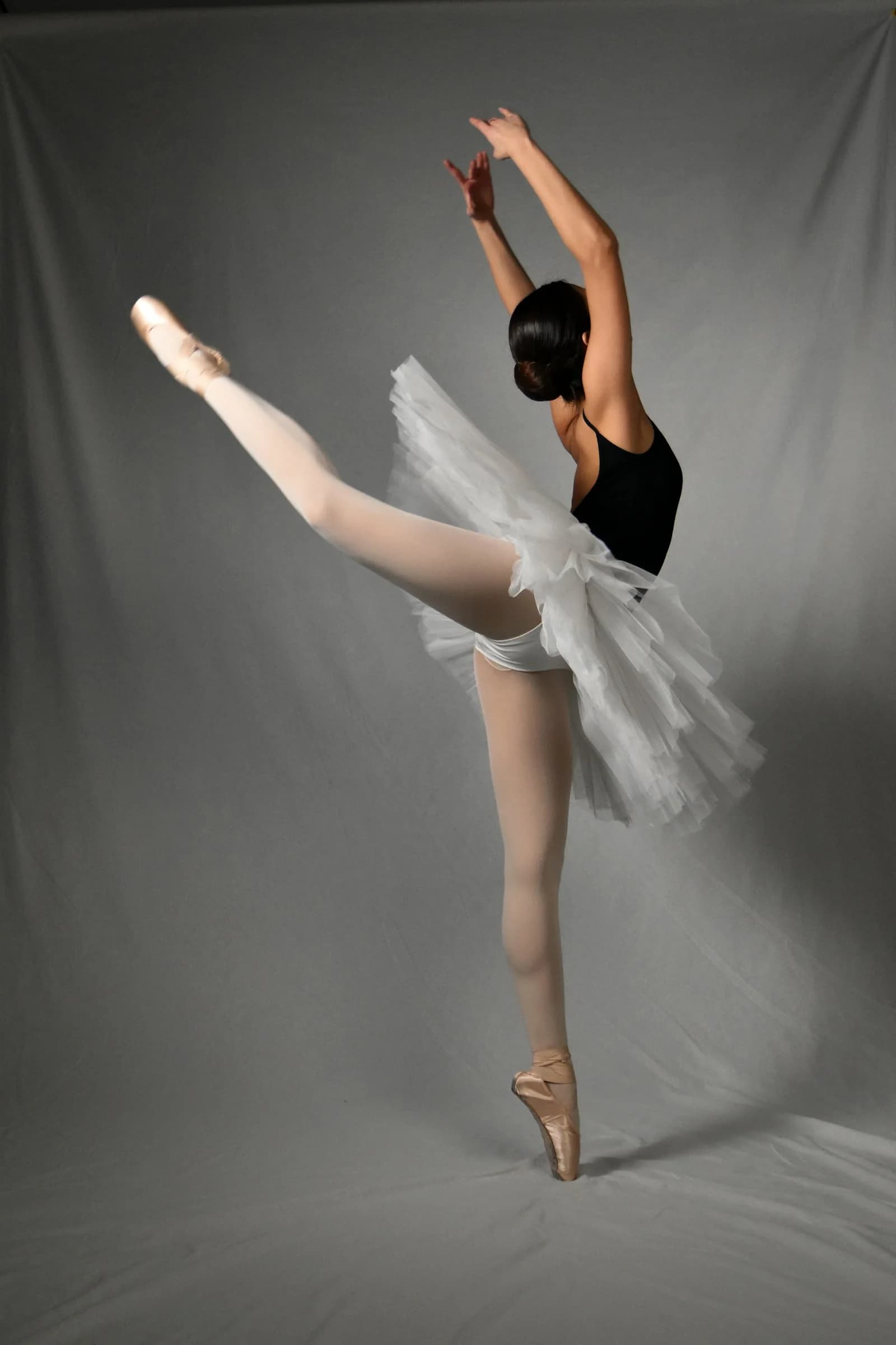 Ballerina in posa tecnica en pointe